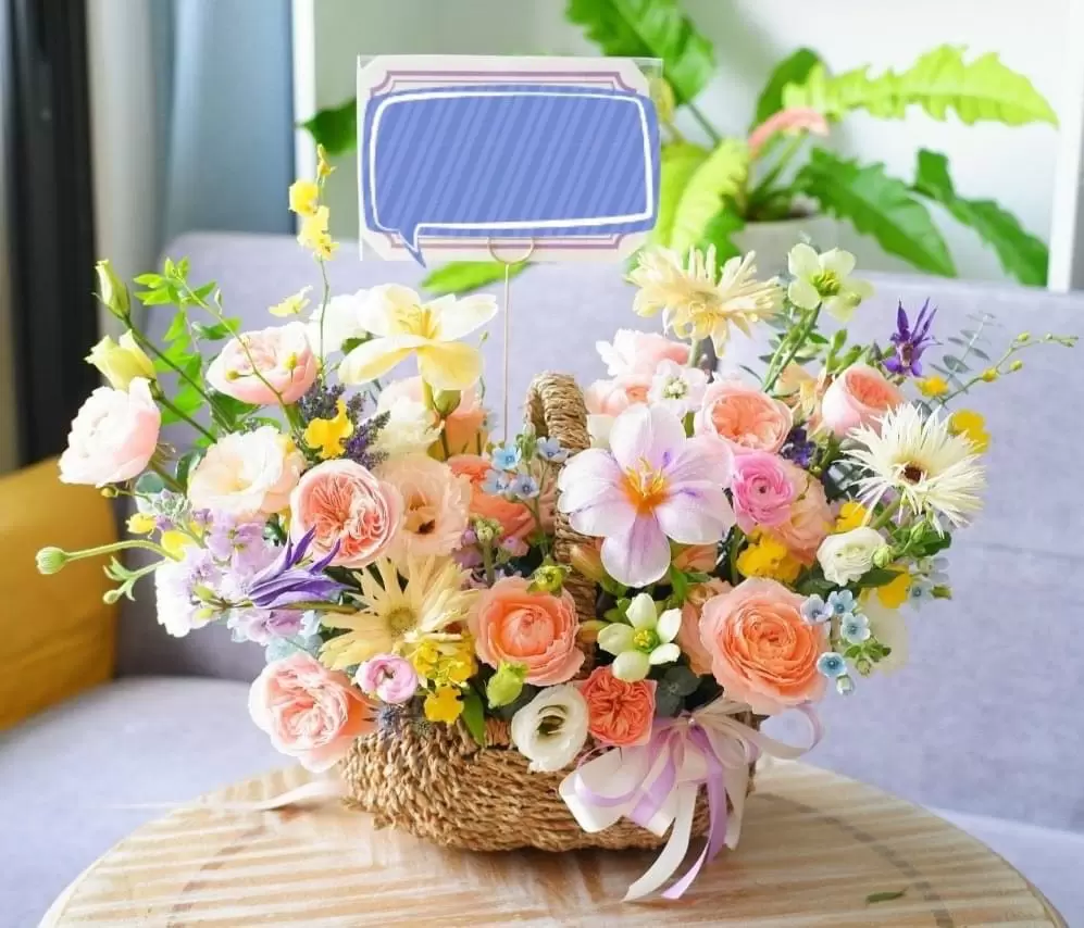 Shop hoạt động trong khung giờ nào và có nhận đơn giao hoa ban đêm không?
